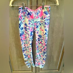 Lilly Pulitzer UPF 50+ Luxletic Weekender
Crop Legging Size XS
